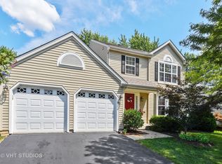 19 Whispering Dr, Streamwood, IL 60107