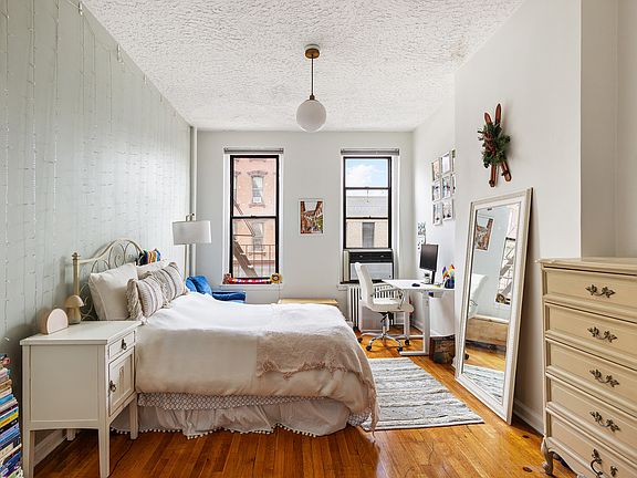 5th image of 892 Manhattan Ave APT 2L