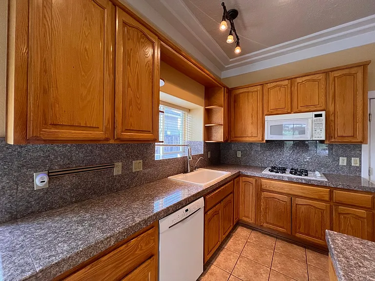 1021 Pepper Ln — Photo 12