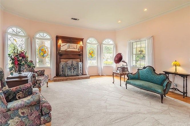 1st image of 9656 Noble Ave
