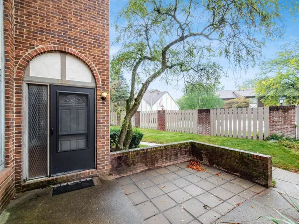 3290 Valley Ln S #Z-7, Columbus, OH 43231