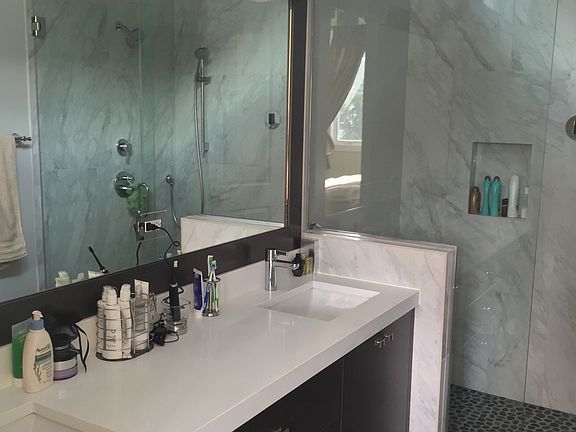 3rd image of 1110 N Paulina St #3