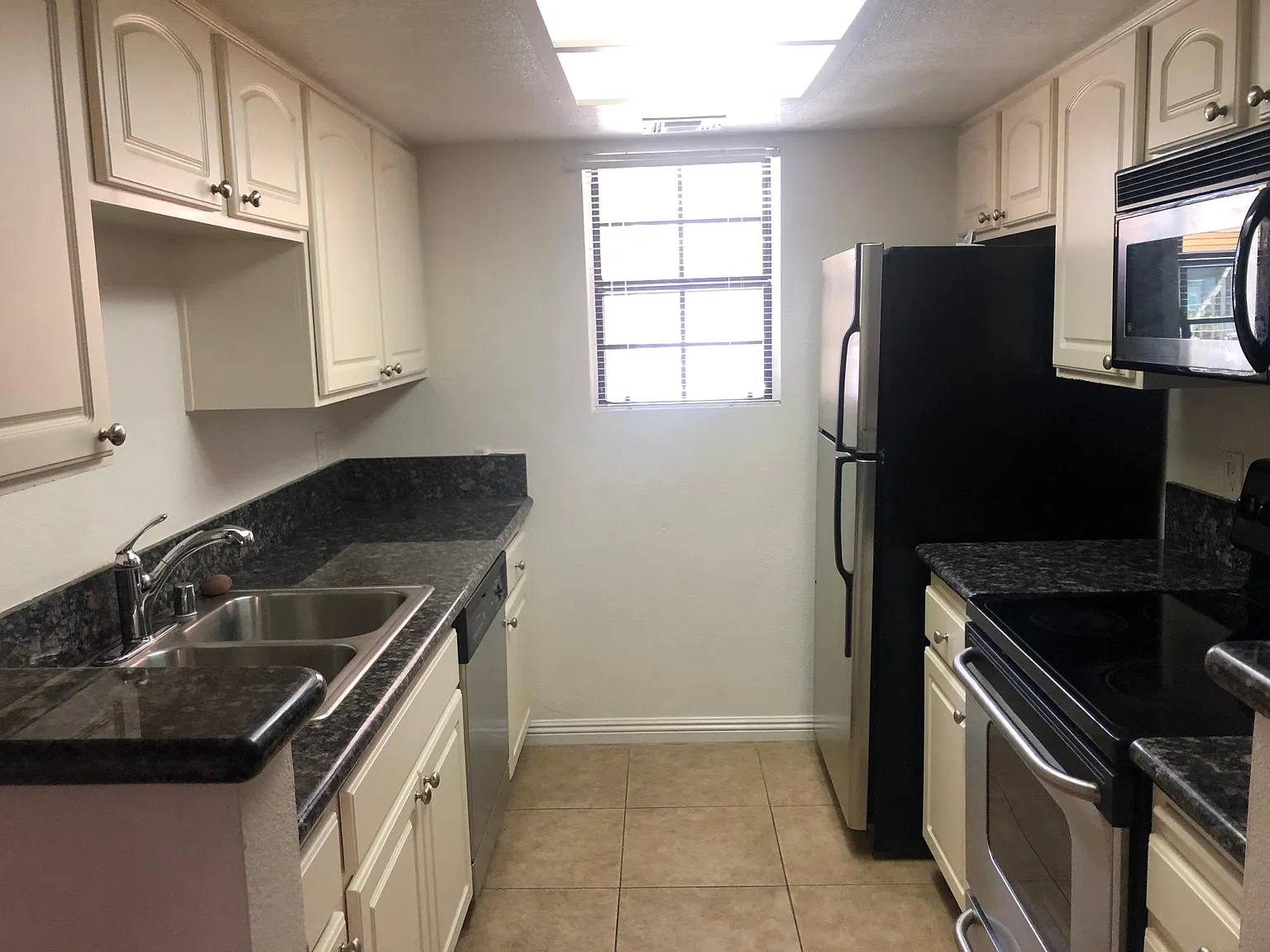 2 bed, 1036 sqft, $2,875 — Photo 4