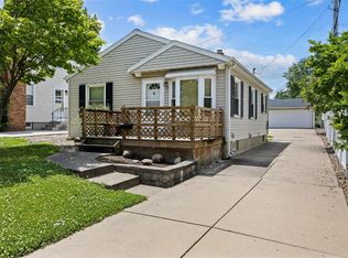913 32nd St SE, Cedar Rapids, IA 52403