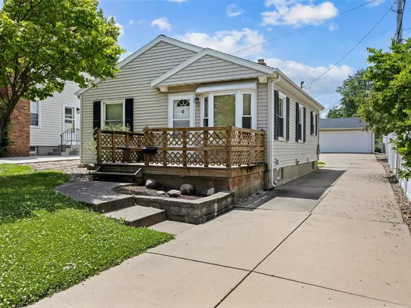 913 32nd St SE, Cedar Rapids, IA 52403