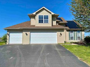 612 Riverbend Rd, Belvidere, IL 61008