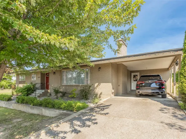 3259 Saint Amand Rd, Kelowna, BC V1W 3P2