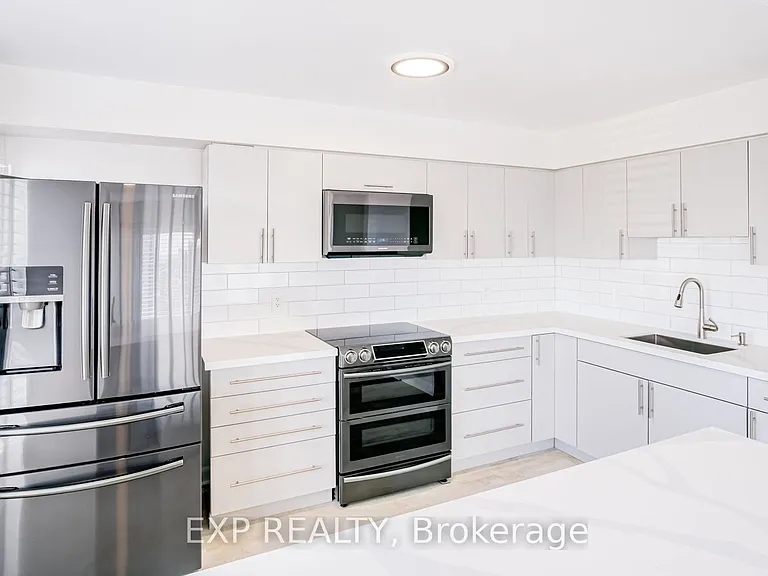 210 Victoria St #Penthouse 09 — Photo 18