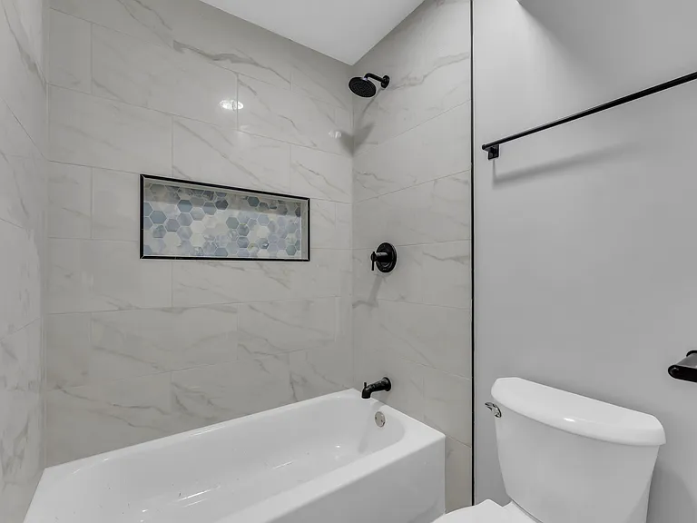 518 Turnberry Ln — Photo 10