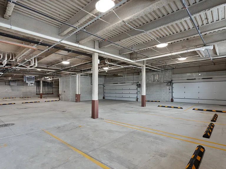 2505 W Farragut Ave #402 — Photo 15