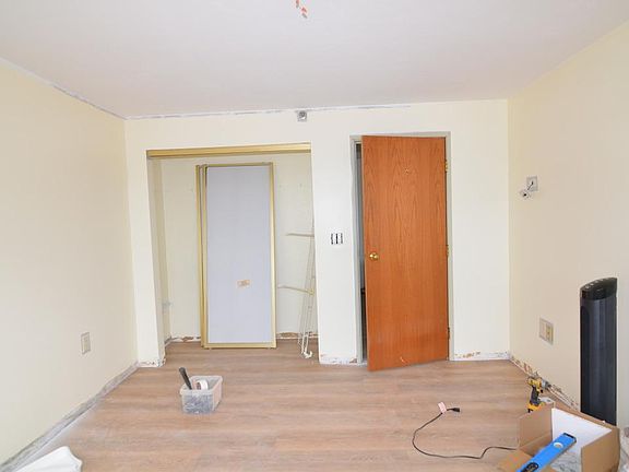 5th image of 200 Cove Way Unit 401
