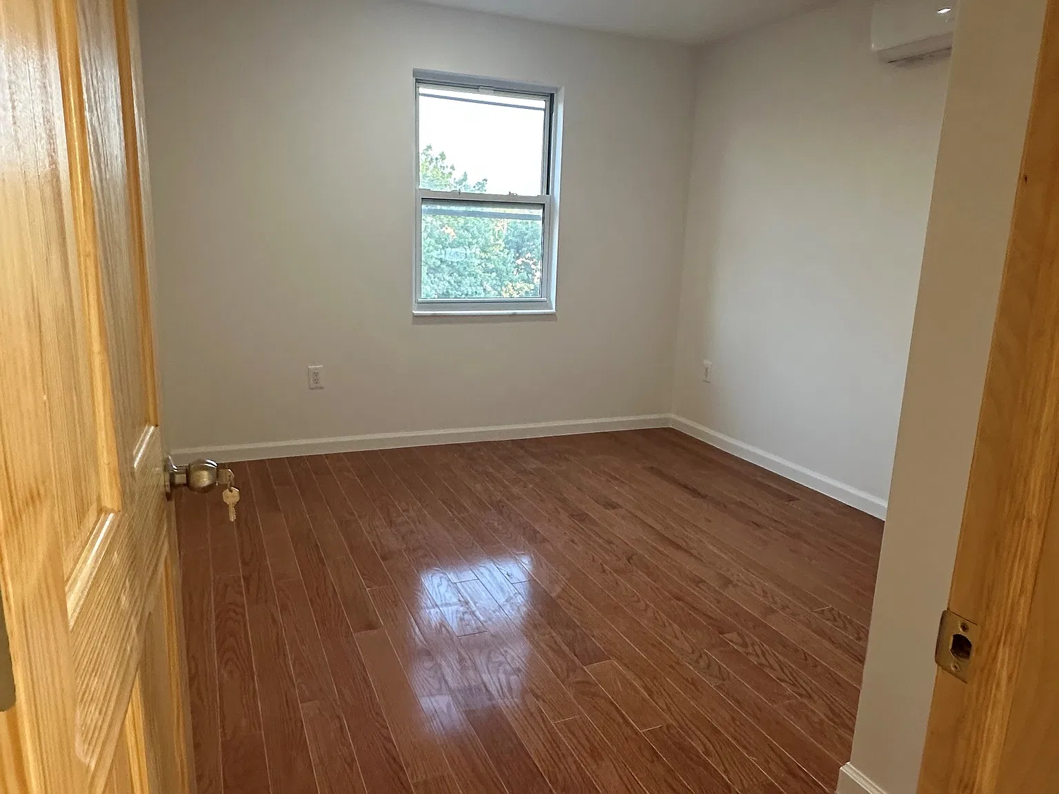 2 bed, 650 sqft, $2,700 — Photo 1