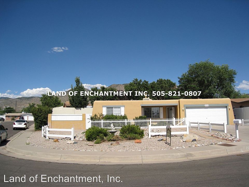 1st image of 2608 Elwood Pl NE