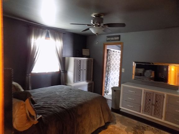 Master Bedroom w/ Bath