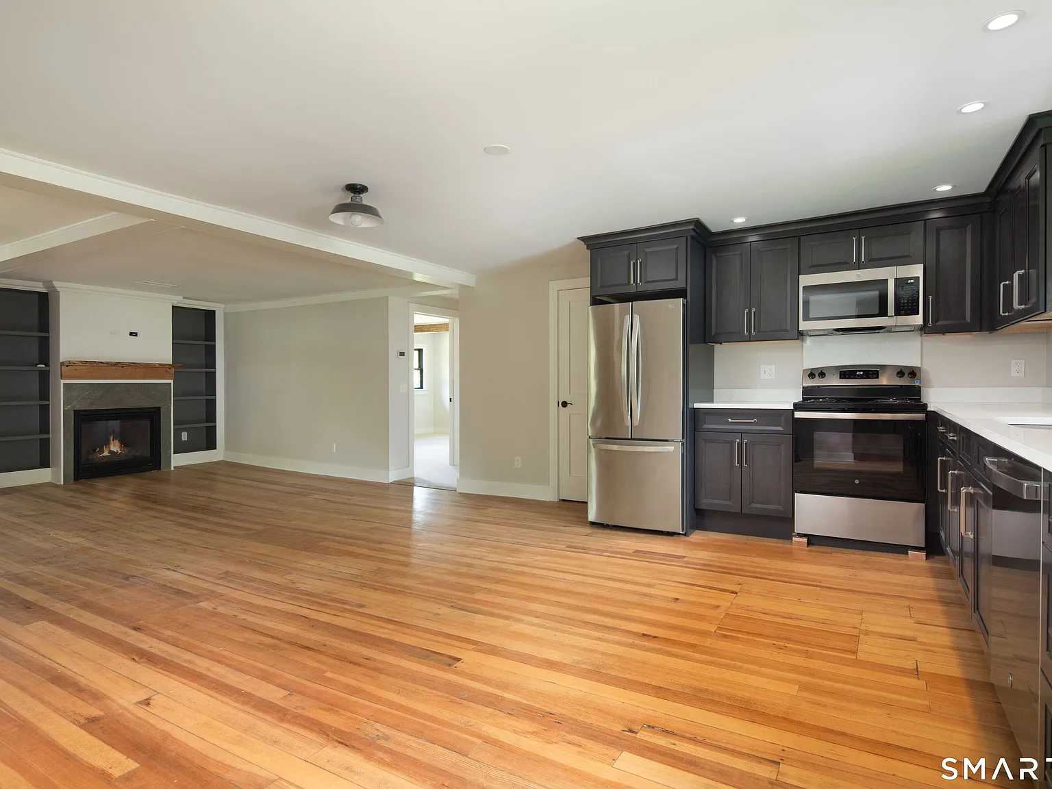 3 bed, 2.0 bath, 2078 sqft, $3,050 — Photo 3