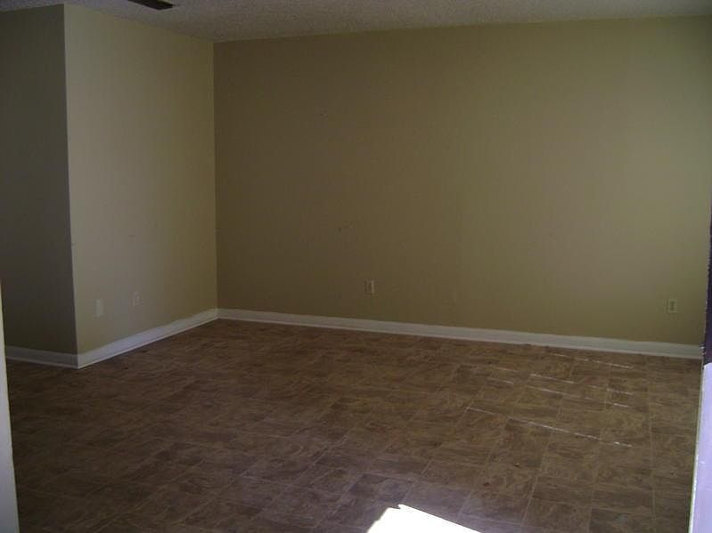 2nd image of 3009 Dundee Rd