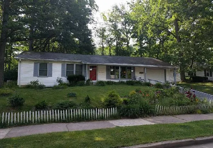466 Orlando Ave photo 1