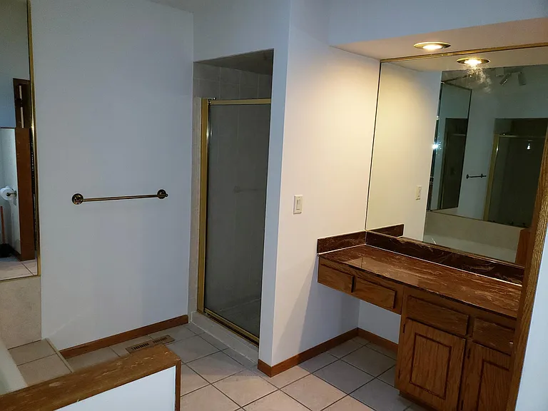 1374 Knoll Dr — Photo 12