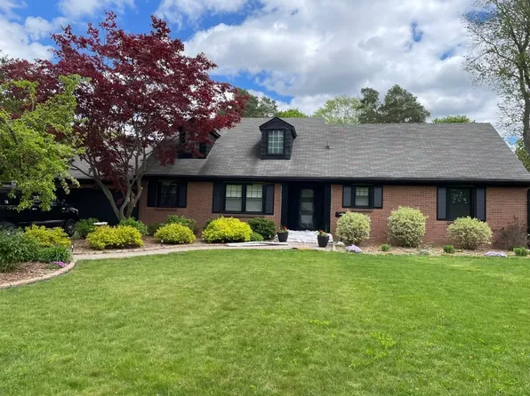 1215 Holyrood St, Midland, MI 48640
