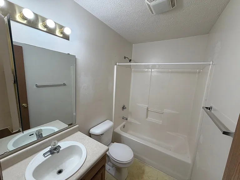 3516 Thornhill Cir W — Photo 7