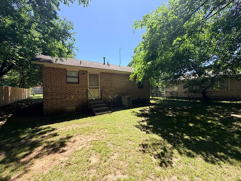 306 Wilson Ave — Photo 28