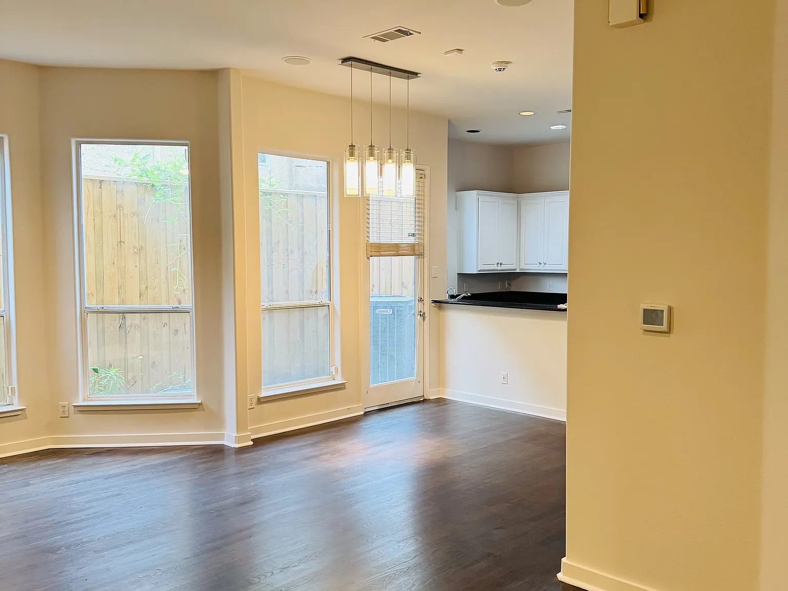 3 bed, 2.5 bath, 2070 sqft, $3,850 — Photo 4