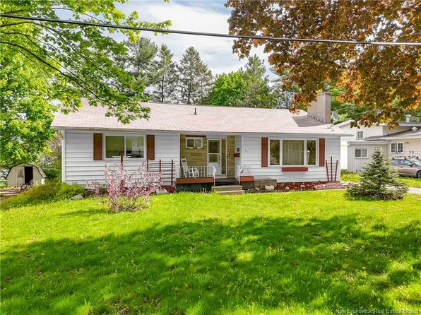 727 Gregg Ct, Fredericton, NB E3B 4H5
