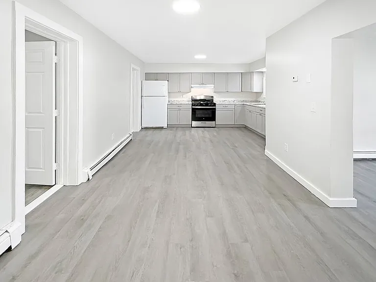 7 King St — Photo 3