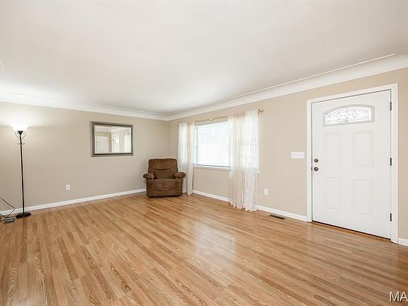 4th image of 524 Fleming St