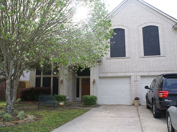 Front view of home
