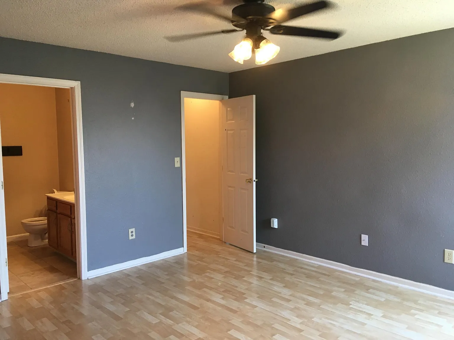 3 bed, 1207 sqft, $1,850 — Photo 2