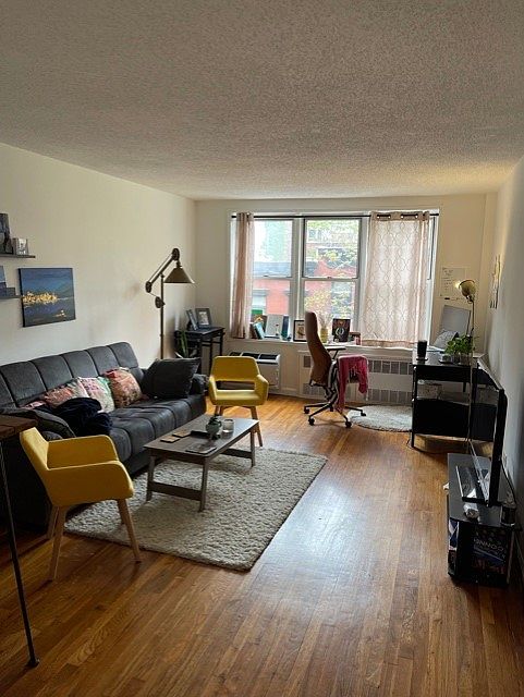 1st image of 320 W 30th St APT 5J