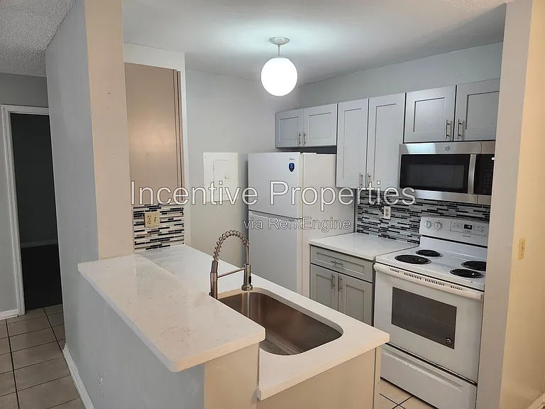 5956 Westgate Dr #102 — Photo 19