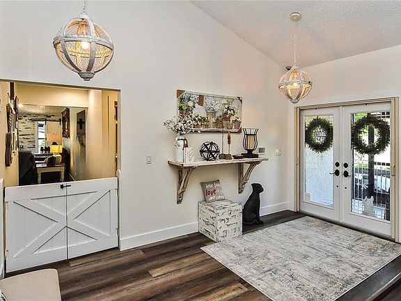 3rd image of 15950 Country Ct