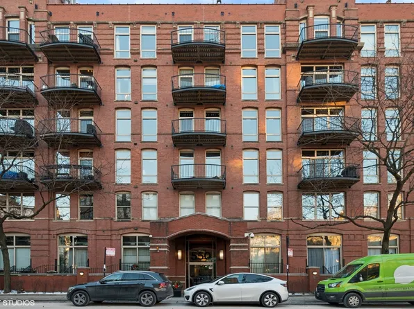 550 N Kingsbury St APT 105, Chicago, IL 60654