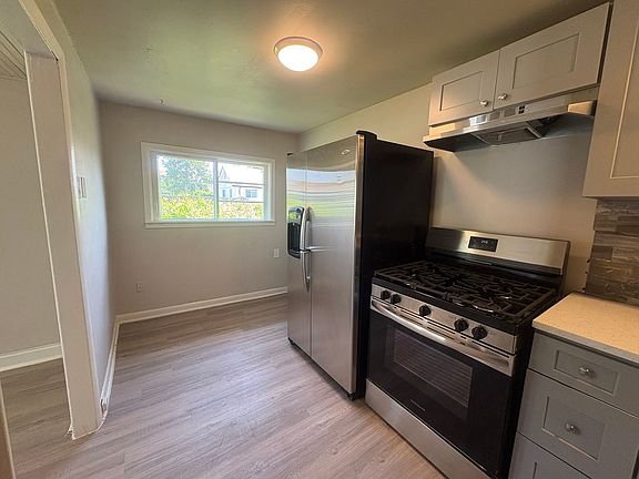 5th image of 813 Lee St