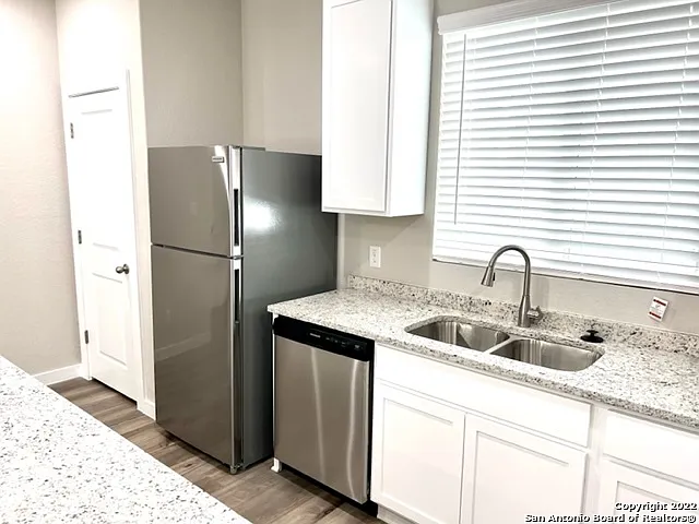 21518 James Charles — Photo 13