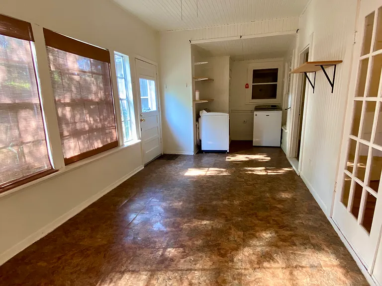 Sunroom/Laundry