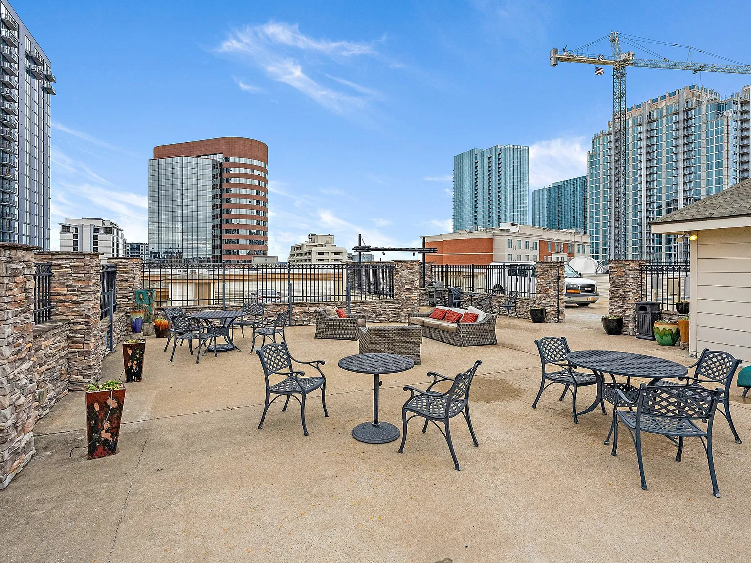 1 bed, 1.0 bath, 796 sqft, $1,775 — Photo 2