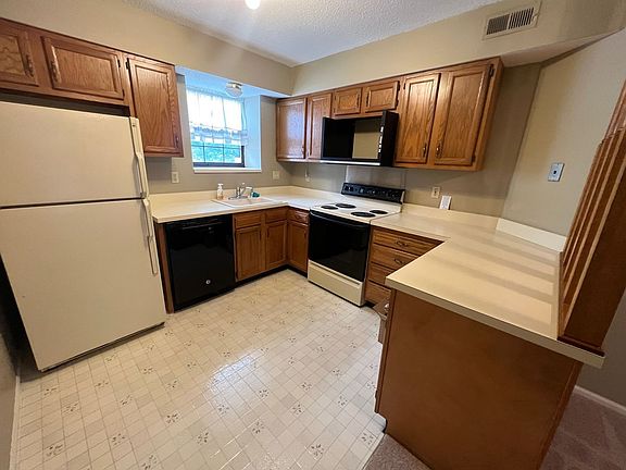 4th image of 2802 Par Valley Ct APT C