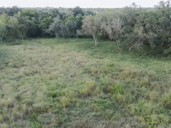 193 E MEDIUM MEADOW DR LOT 121, Lytle, TX 78052