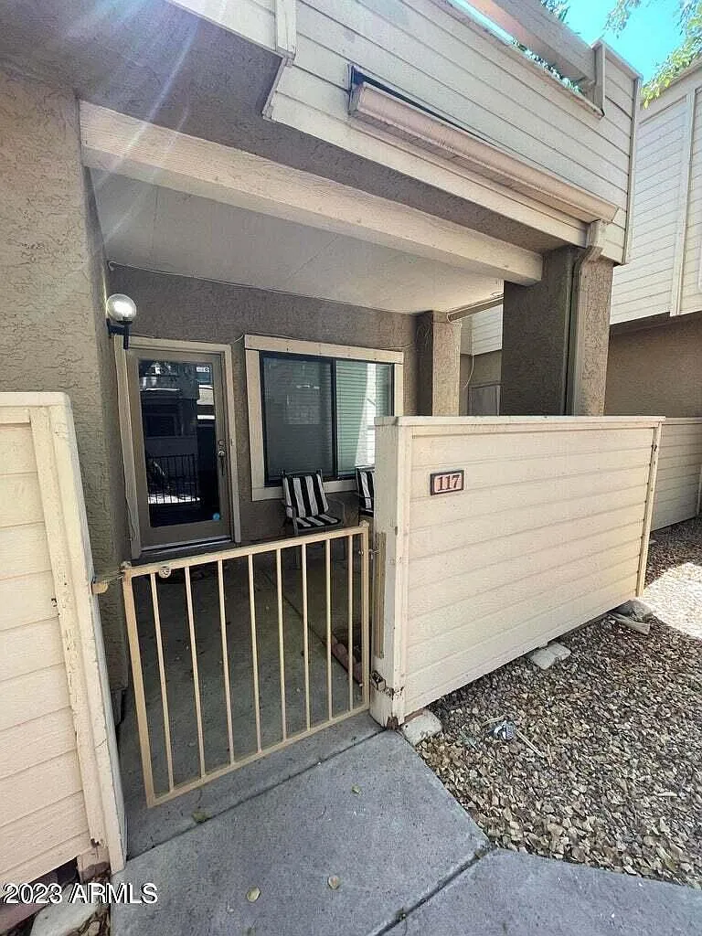 2 bed, 1004 sqft, $1,700 — Photo 2