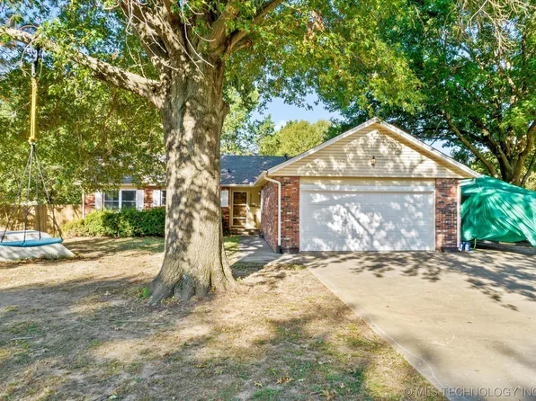 26226 S Willow Rd, Claremore, OK 74019