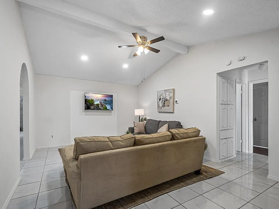 1009 High Point Rd