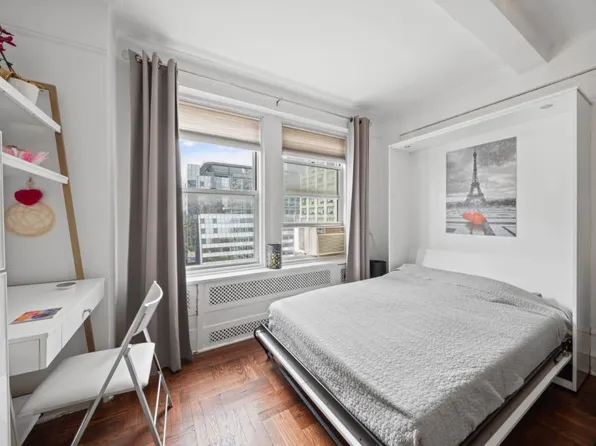 433 West 34th Street 15B image 3 of 8