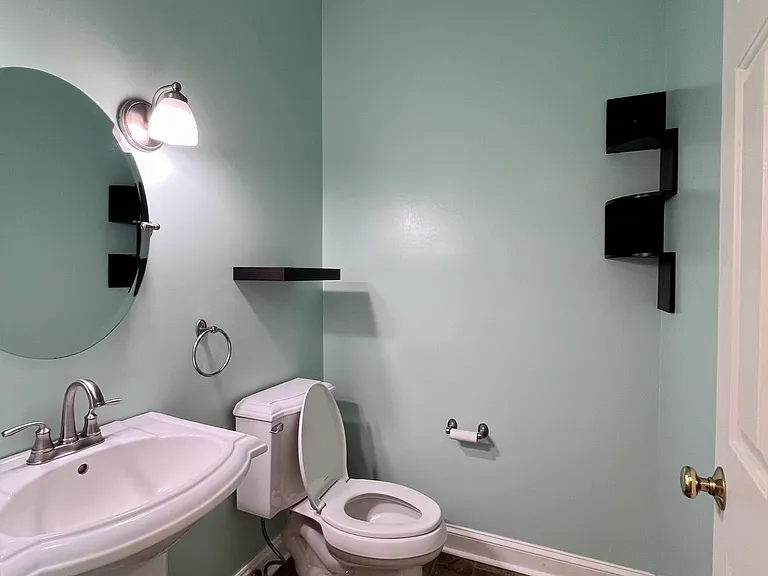 991 Carodon Dr — Photo 8