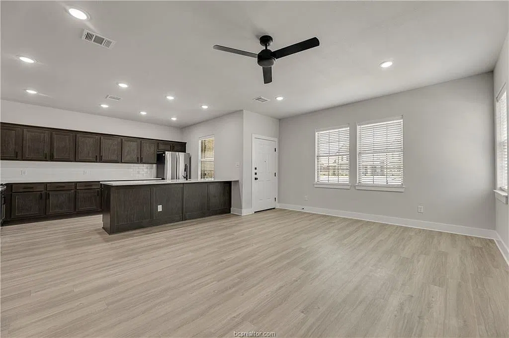 4 bed, 1975 sqft, $3,200 — Photo 4