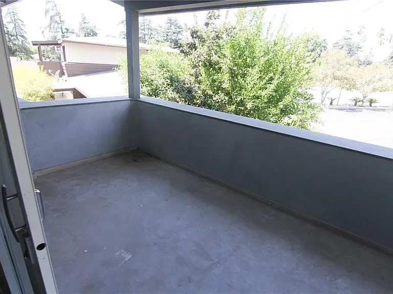 1512 N Allen Ave — Photo 17