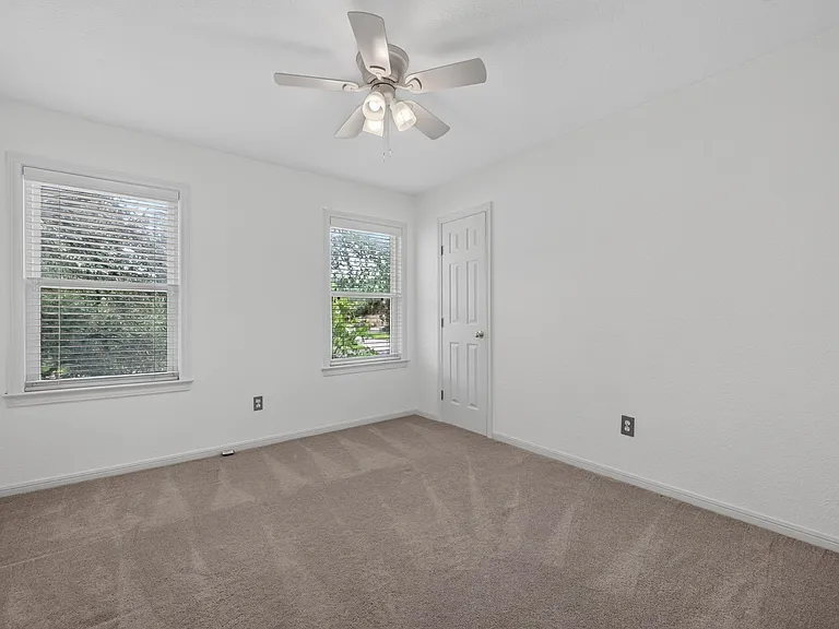 1202 Knollpark Cir — Photo 25