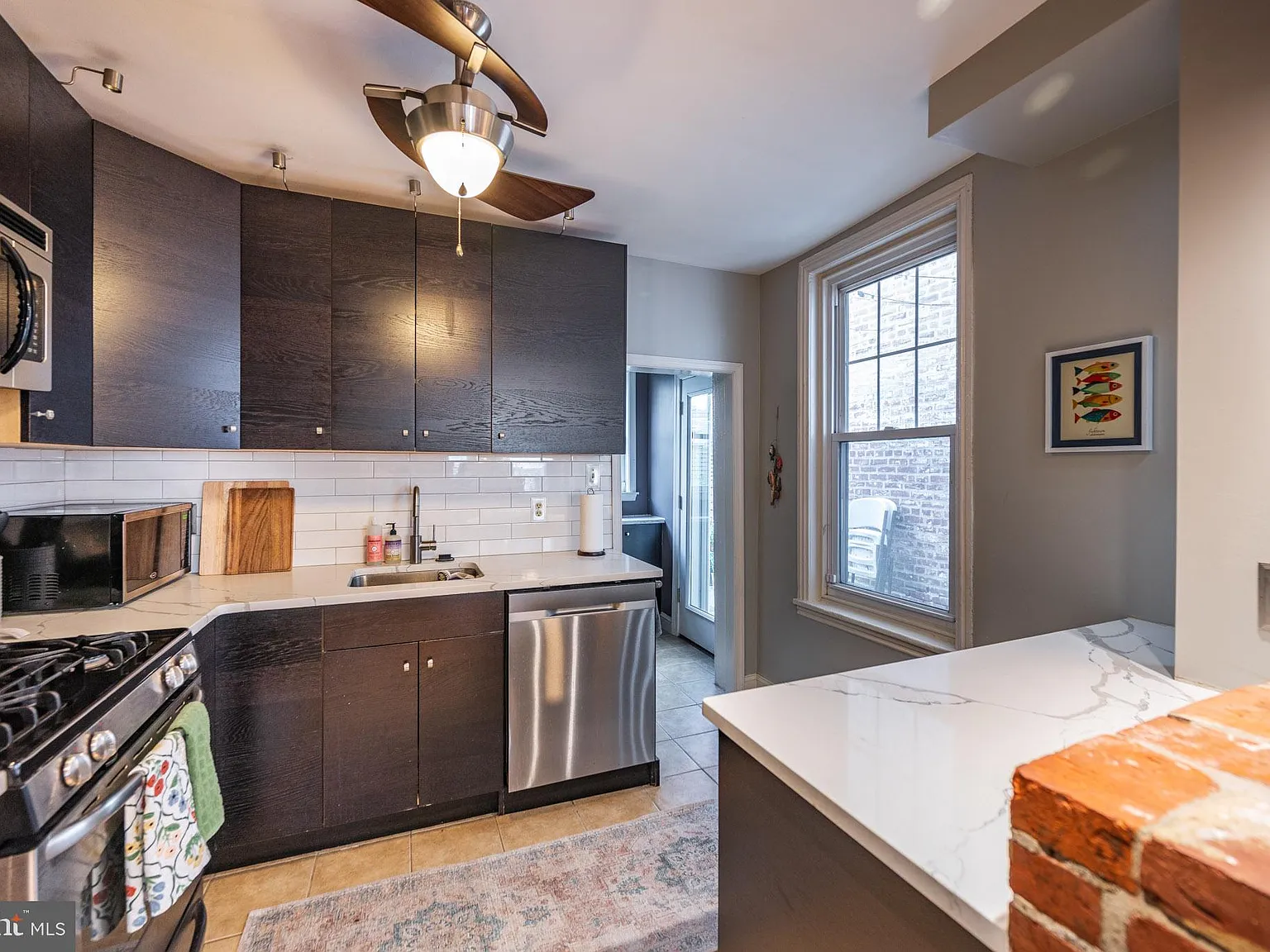 2 bed, 1.5 bath, 1250 sqft, $2,495 — Photo 3